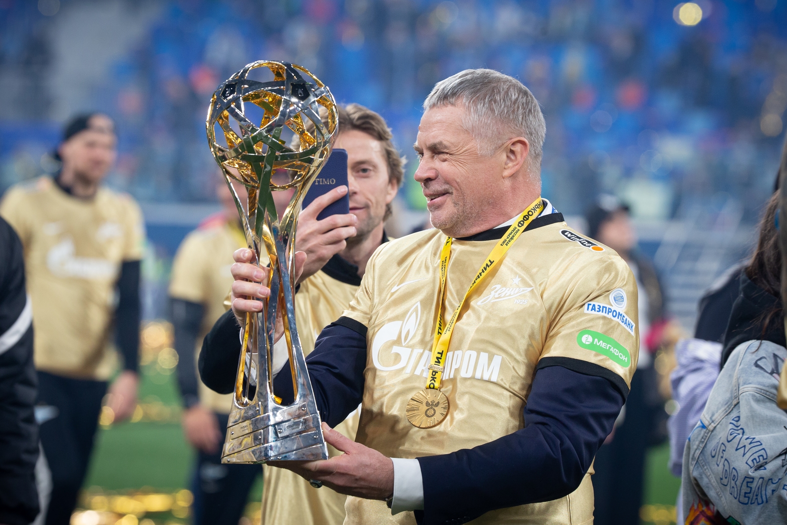 Шестикратный чемпион россии по футболу. Медведев Зенит 2022. Награждение Зенита 2022.